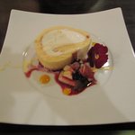 ラバンビーノ - バンビロール（自家製ロールケーキ）季節の野菜ソース