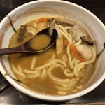 活麺富蔵 - しっぽくうどんを半分くらい食べた後、カレールーを1個加える