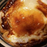 松弥食堂 - 自家製ハンバーグ定食に付いた目玉焼きで、目玉焼き載せご飯