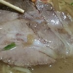 横濱家 - チャーシューは大ぶりで厚めが2枚(*^￢^*)