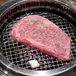 焼肉 大河 - 厚さ1.5センチの規格外のサーロインステーキ