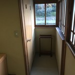 旅館大橋 - お部屋の洗面の奥