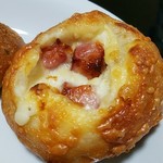 ココロノ ベーカリー - ゴロゴロベーコンのフロマージュ172円