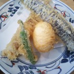 じょんならん - 天ぷら(半熟卵、ししとう、ちくわ、茄子)(2017年12月2日撮影)