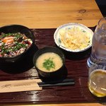 げんき食堂 WAKU家 - ローストビーフ丼(肉増し、サラダ増し)
