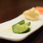 あげづき - 【定食＠360円＋税】胡瓜、ポテサラ、沢庵。定食セットをオーダーすると付いてきます。