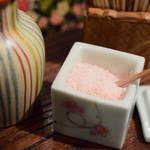 あげづき - バハール岩塩。ちなみに…トンカツは冷めても、この岩塩でいけます