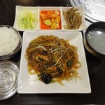 Shin Chon - ランチ：チャプチェ定食