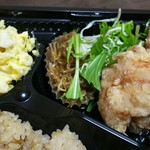 ランチタイム - 塩唐揚げ、玉子マカロニサラダ、じゃこ