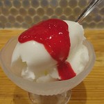 カサレッチョ - ヨーグルトジェラート、木苺ソース