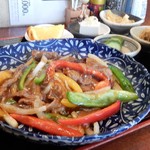 夢や - 「牛肉とパプリカの甘辛炒め」