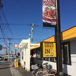 ココス - 道路添いの看板