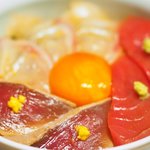 立場割烹 SSAW - 季節の贅沢御膳 1000円 の本鮪と真鯛の漬け丼(赤酢)