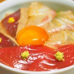 立場割烹 SSAW - 季節の贅沢御膳 1000円 の本鮪と真鯛の漬け丼(赤酢)