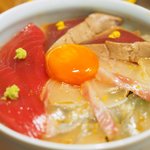 立場割烹 SSAW - 季節の贅沢御膳 1000円 の本鮪と真鯛の漬け丼(赤酢)