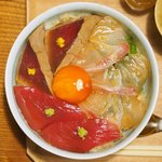 立場割烹 SSAW - 季節の贅沢御膳 1000円 の本鮪と真鯛の漬け丼(赤酢)