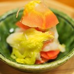 立場割烹 SSAW - 季節の贅沢御膳 1000円 の塩麹のお新香(白菜と京人参)