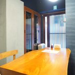 立場割烹 SSAW - 店内のテーブル席の風景です
