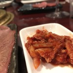 焼肉ギュウミー - 冷麺別皿のキムチ。