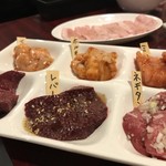 焼肉ギュウミー - 新鮮ホルモンまみれ 1500yen。