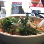 シンガポール ホーカーズ - ランチセットのラクサ＋パクチー増し。