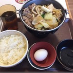 すき家 - 牛すき鍋定食・並盛（６８０円）