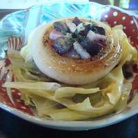 そば茶寮 澤正 - 焼物（新玉葱の蒸し焼き　自家製ポン酢ソース）