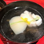 銀座 しのはら - お椀：白鯛、蕪