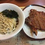 龍袍湯包 - 南京排骨乾麺小NT$160≒598円