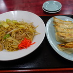 大華 - 焼きそばと餃子