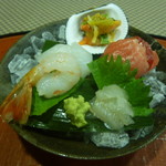 千松しま - お造り（はぜ、「東もの」の鮪、ボタン海老、アカイカ、赤貝の酢味噌和え）