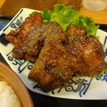 魚屋 小次朗 - 鮪のほほ肉ステーキ