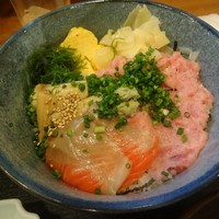 魚屋 小次朗 - 穴子、ネギトロ、サーモン丼