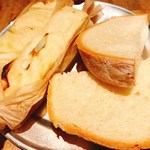 自家製パンとオリーブオイル