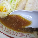 らーめん 辰屋 - 油少なめでしつこさはなく、マイルドな味わい。