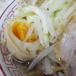 らーめん 辰屋 - 味付け玉子が1/2個。