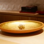 銀座 しのはら - 黄金皿に鎮座する白トリュフ