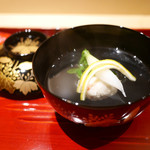 銀座 しのはら - 煮物碗　松葉蟹真丈と大根