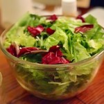 肉ビストロ モニ - お通しのサラダボウル