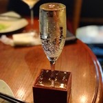 肉ビストロ モニ - こぼれスパークリングワイン