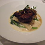 フランス産仔鳩のロースト　内臓のラビオリを添えて