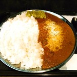 牛すじカレー２倍盛(税込１２００円)+アボカドペースト(２００円)+チーズ(１００円)=１５００円