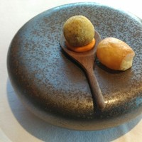 フィリップ・ミル 東京 - 食前酒にあわせたプティサレ