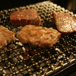 飛び牛出汁焼肉 舌賛 - 