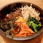 チヂミとお酒 88 - 石焼ビビンバ 750円