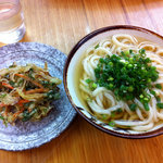 純手打ち讃岐うどん 綾 - あつあつうどん（大）（４５０円）とかき揚げ（１００円）