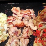 お好み焼本舗 - 焼肉味付け鶏肉