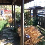 そば処　古庵 - 趣のあるエントランス