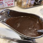 チャンピオンカレー - ブラックってほどでは無いね。ノーマルのチャンピョンよりちょい色濃い目。
            ゴーゴーくらいの色です。
            
            
            