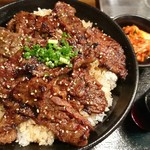 マルハのカルビ丼 - マルハのカルビ丼　牛カルビ丼（ドカ盛り）